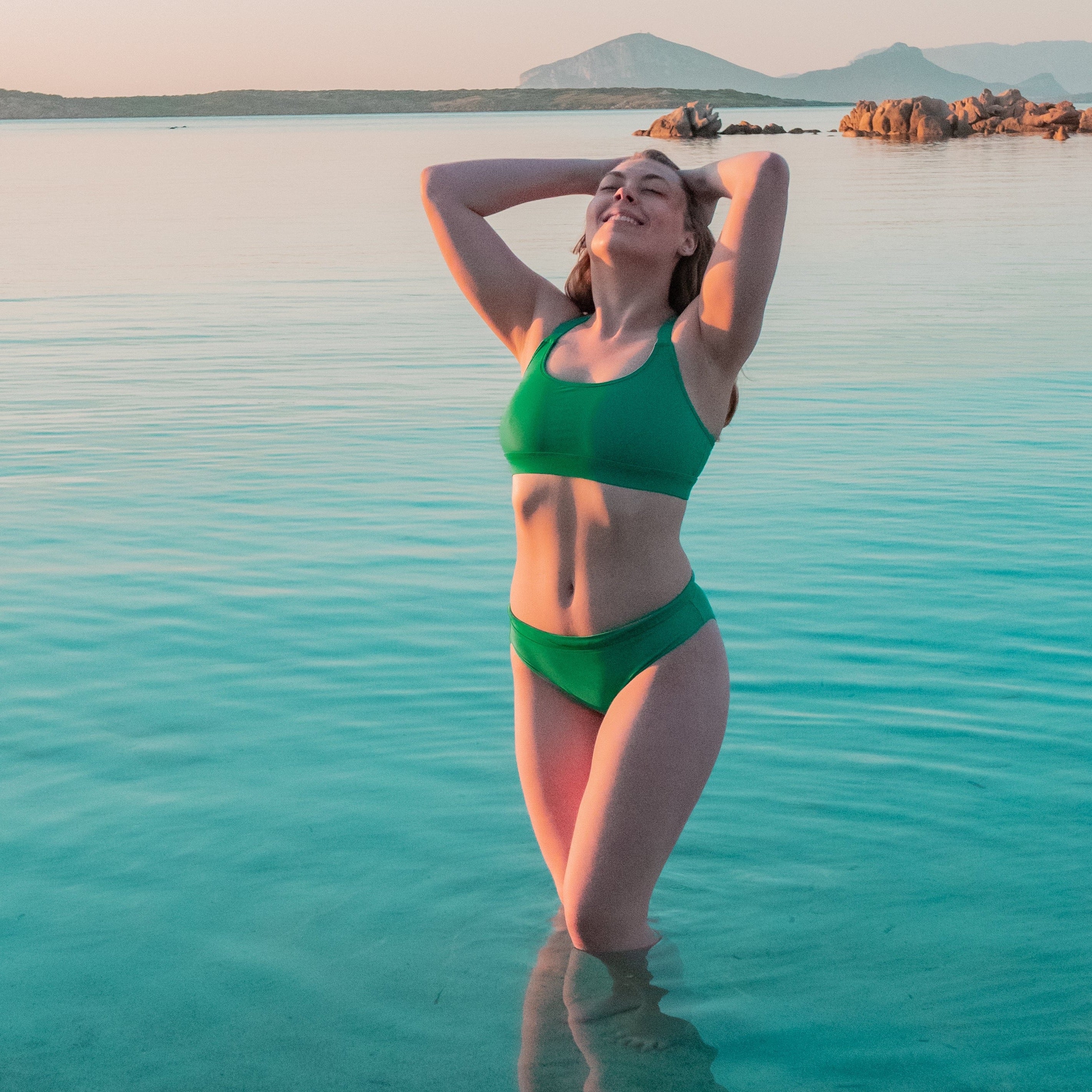 Slow Fashion am Strand: Warum bewusster Konsum auch bei Bademode zählt