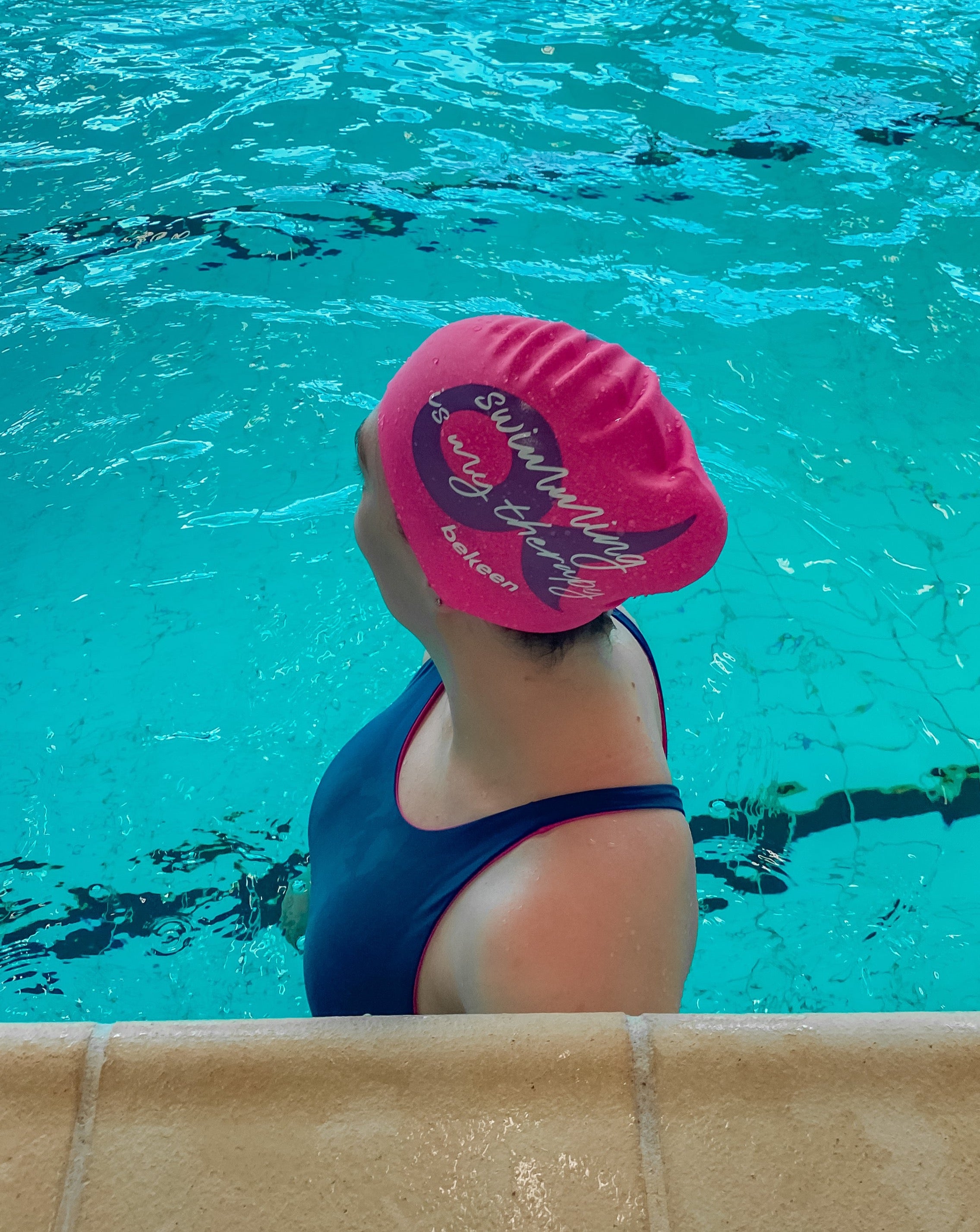 Frau mit Swim Cap - "Therapy" - pink - bekeen
