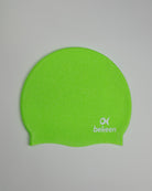 bekeen Badekappe grün aus recyceltem Silikon "jade sparkle" mit bekeen Logo weiß